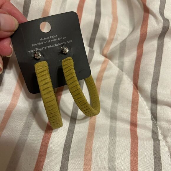 NWT Paparazzi Jewelry Hoop Earrings - Picture 2 of 6